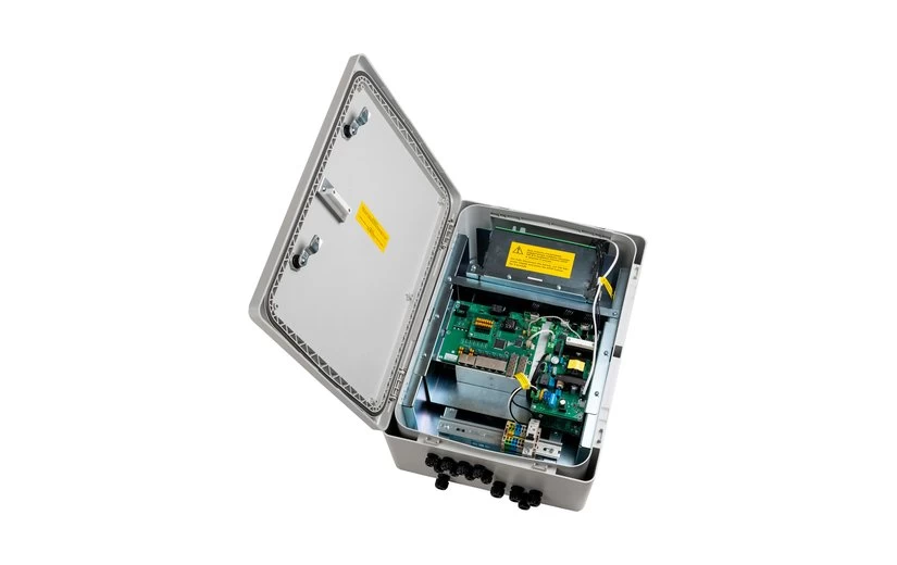 8 портовый уличный узел связи TFortis PSW-2G6F+UPS-Box