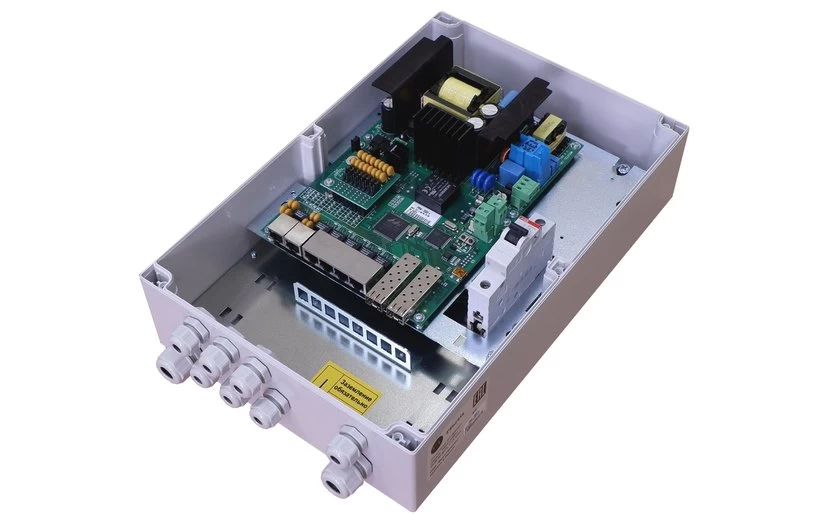 8 портовый уличный узел связи TFortis PSW-2G6F+