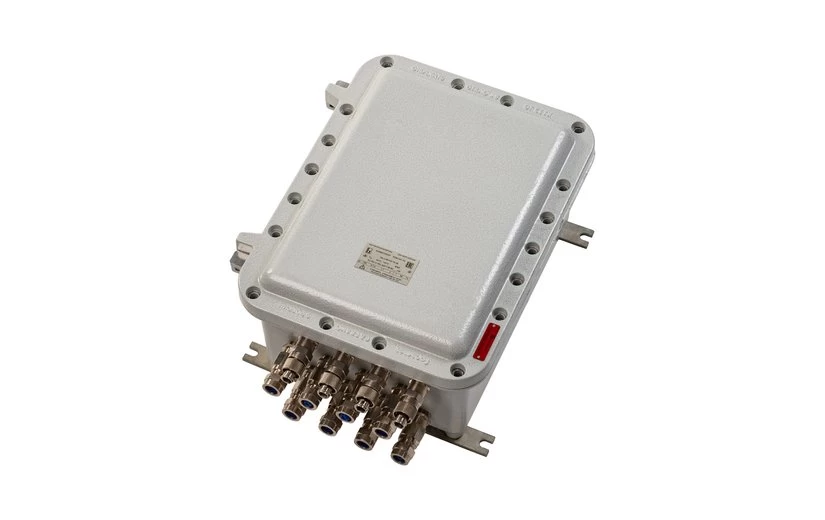 8 портовый уличный узел связи TFortis PSW-2G8F+Ex