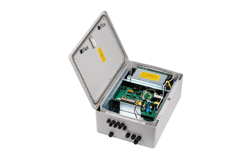 8 портовый уличный узел связи TFortis PSW-2G6F+UPS-Box