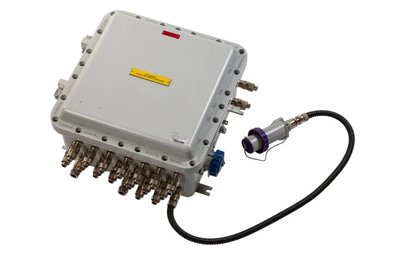 6 портовый уличный узел связи TFortis PSW-2G6F+UPS-Ex