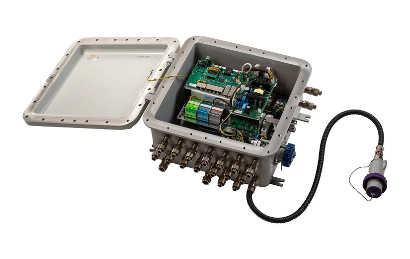 6 портовый уличный узел связи TFortis PSW-2G6F+UPS-Ex