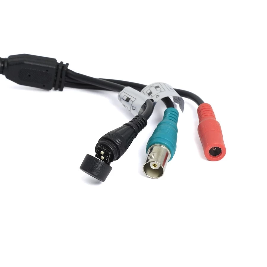 Купольная мультиформатная видеокамера 2 Мп AMATEK AC-HDV201